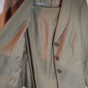 Evan Picone tan pantsuit w/herringbone size 10